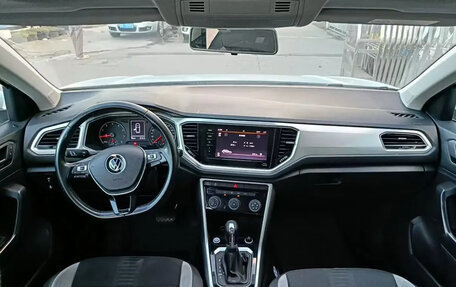 Volkswagen T-Roc I, 2023 год, 1 350 007 рублей, 7 фотография