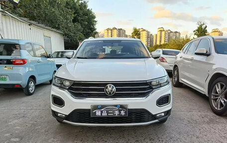 Volkswagen T-Roc I, 2023 год, 1 350 007 рублей, 2 фотография
