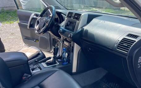 Toyota Land Cruiser Prado 150 рестайлинг 2, 2011 год, 2 800 000 рублей, 9 фотография