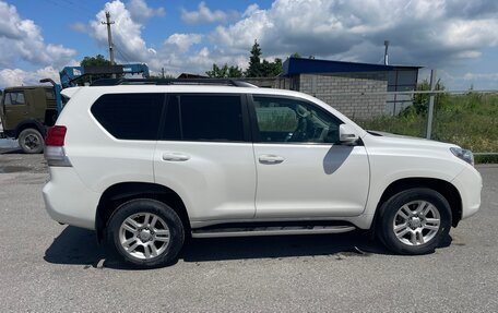 Toyota Land Cruiser Prado 150 рестайлинг 2, 2011 год, 2 800 000 рублей, 8 фотография