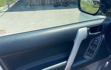 Toyota Land Cruiser Prado 150 рестайлинг 2, 2011 год, 2 800 000 рублей, 14 фотография