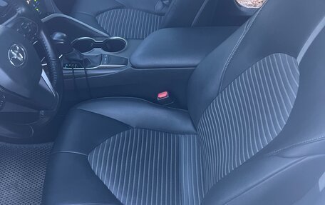Toyota Camry, 2022 год, 2 250 000 рублей, 9 фотография