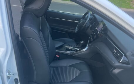 Toyota Camry, 2022 год, 2 250 000 рублей, 12 фотография