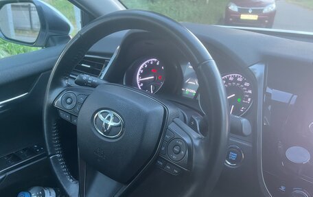 Toyota Camry, 2022 год, 2 250 000 рублей, 8 фотография