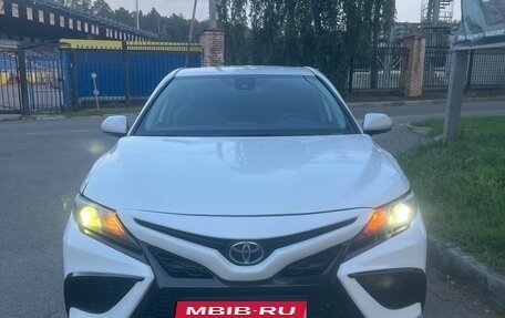 Toyota Camry, 2022 год, 2 250 000 рублей, 2 фотография