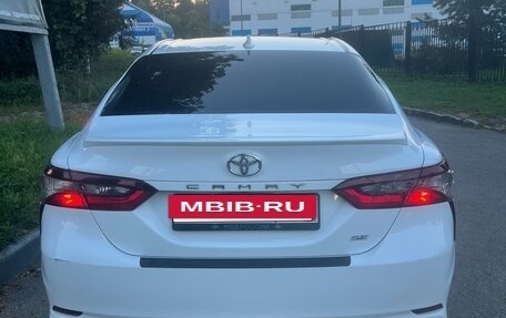 Toyota Camry, 2022 год, 2 250 000 рублей, 5 фотография