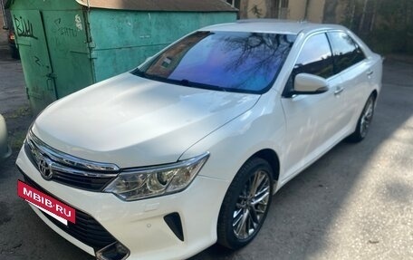 Toyota Camry, 2015 год, 1 730 000 рублей, 2 фотография