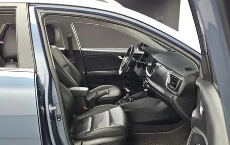 KIA Stonic, 2018 год, 1 480 000 рублей, 9 фотография