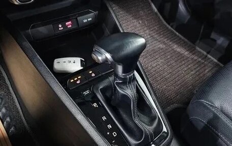 KIA Stonic, 2018 год, 1 480 000 рублей, 12 фотография