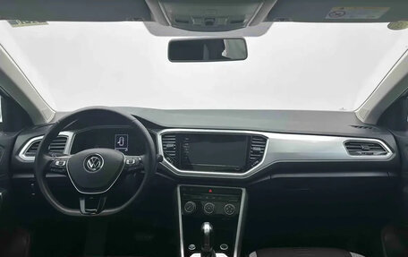 Volkswagen T-Roc I, 2023 год, 1 350 007 рублей, 13 фотография
