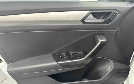 Volkswagen T-Roc I, 2023 год, 1 350 007 рублей, 17 фотография