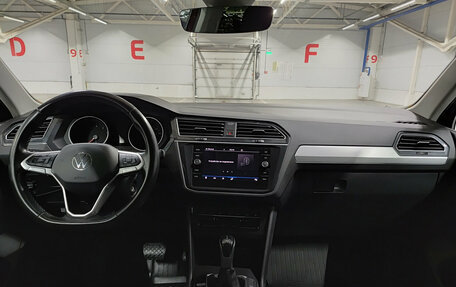 Volkswagen Tiguan II, 2021 год, 2 535 000 рублей, 17 фотография