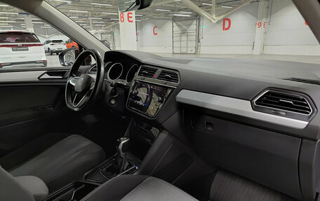 Volkswagen Tiguan II, 2021 год, 2 535 000 рублей, 13 фотография
