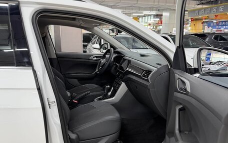 Volkswagen T-Cross I, 2023 год, 1 270 000 рублей, 9 фотография
