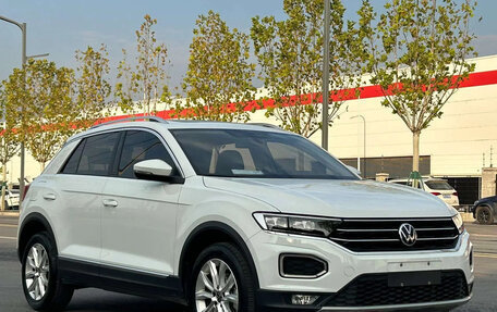 Volkswagen T-Roc I, 2023 год, 1 650 007 рублей, 3 фотография