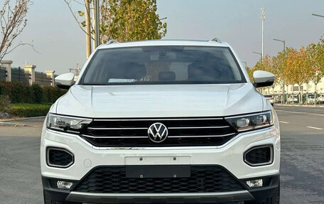 Volkswagen T-Roc I, 2023 год, 1 650 007 рублей, 2 фотография