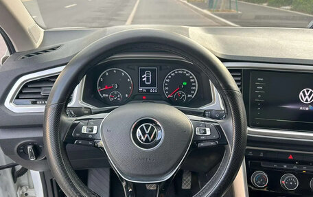 Volkswagen T-Roc I, 2023 год, 1 650 007 рублей, 12 фотография