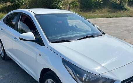 Hyundai Solaris II рестайлинг, 2018 год, 1 150 000 рублей, 1 фотография