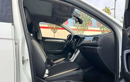 Volkswagen T-Roc I, 2023 год, 1 650 007 рублей, 17 фотография
