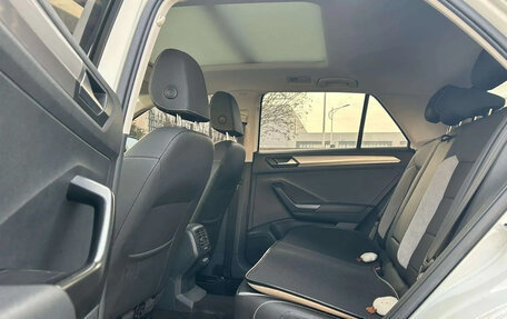 Volkswagen T-Roc I, 2023 год, 1 650 007 рублей, 18 фотография
