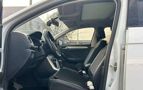 Volkswagen T-Roc I, 2023 год, 1 650 007 рублей, 16 фотография