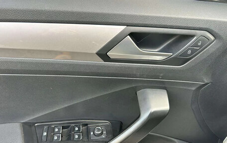 Volkswagen T-Roc I, 2023 год, 1 650 007 рублей, 19 фотография
