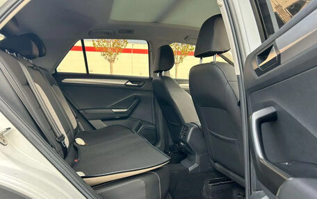 Volkswagen T-Roc I, 2023 год, 1 650 007 рублей, 21 фотография
