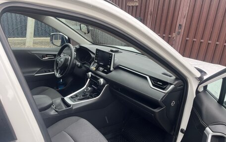 Toyota RAV4, 2019 год, 2 850 000 рублей, 4 фотография