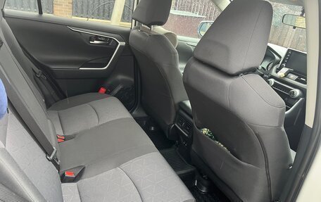 Toyota RAV4, 2019 год, 2 850 000 рублей, 5 фотография