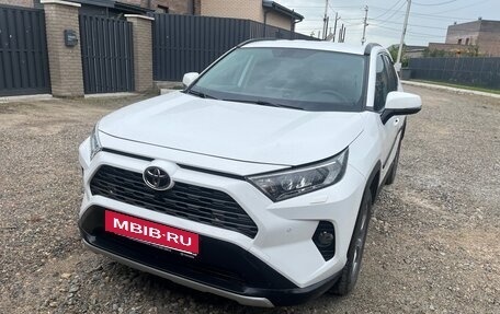 Toyota RAV4, 2019 год, 2 850 000 рублей, 6 фотография
