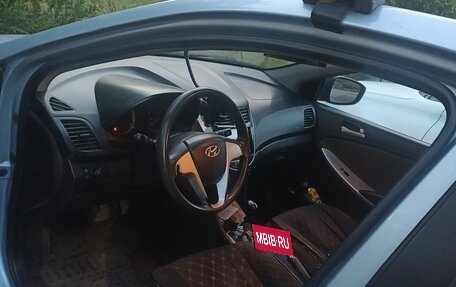 Hyundai Solaris II рестайлинг, 2011 год, 520 000 рублей, 4 фотография