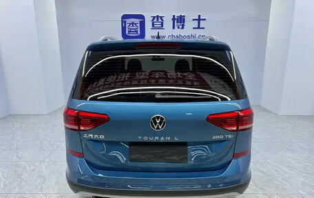 Volkswagen Touran III, 2021 год, 2 000 666 рублей, 5 фотография