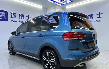 Volkswagen Touran III, 2021 год, 2 000 666 рублей, 4 фотография