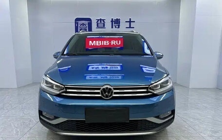 Volkswagen Touran III, 2021 год, 2 000 666 рублей, 2 фотография