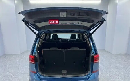Volkswagen Touran III, 2021 год, 2 000 666 рублей, 6 фотография