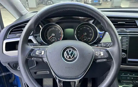 Volkswagen Touran III, 2021 год, 2 000 666 рублей, 11 фотография