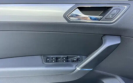 Volkswagen Touran III, 2021 год, 2 000 666 рублей, 20 фотография
