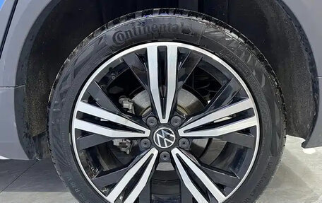 Volkswagen Touran III, 2021 год, 2 000 666 рублей, 23 фотография