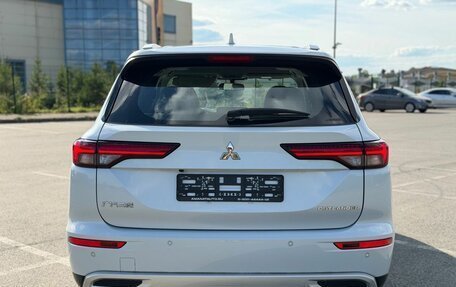 Mitsubishi Outlander, 2023 год, 3 810 000 рублей, 5 фотография