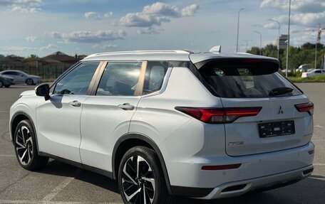 Mitsubishi Outlander, 2023 год, 3 810 000 рублей, 4 фотография