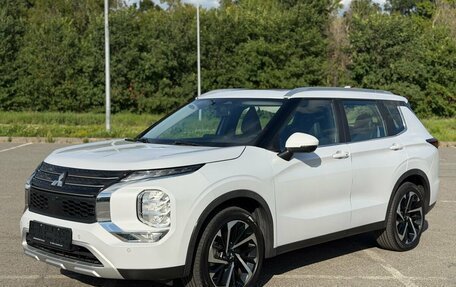 Mitsubishi Outlander, 2023 год, 3 810 000 рублей, 3 фотография