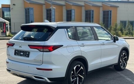 Mitsubishi Outlander, 2023 год, 3 810 000 рублей, 6 фотография