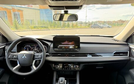 Mitsubishi Outlander, 2023 год, 3 810 000 рублей, 29 фотография