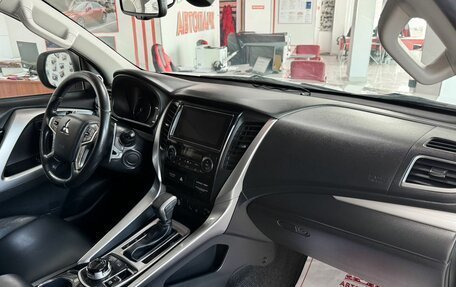 Mitsubishi Pajero Sport III рестайлинг, 2017 год, 2 699 000 рублей, 16 фотография