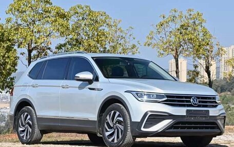 Volkswagen Tiguan II, 2022 год, 2 675 500 рублей, 3 фотография