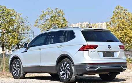 Volkswagen Tiguan II, 2022 год, 2 675 500 рублей, 6 фотография