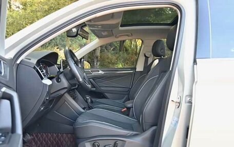 Volkswagen Tiguan II, 2022 год, 2 675 500 рублей, 10 фотография