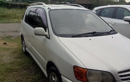 Toyota Ipsum II, 1998 год, 700 000 рублей, 1 фотография