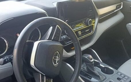 Toyota Highlander, 2023 год, 3 900 000 рублей, 11 фотография
