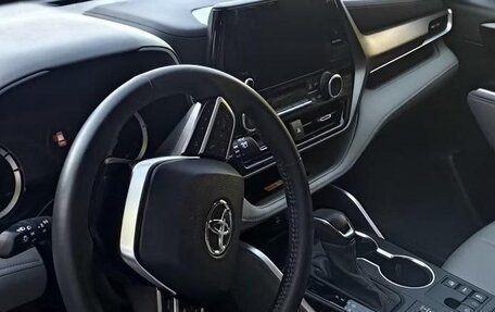 Toyota Highlander, 2023 год, 3 900 000 рублей, 8 фотография